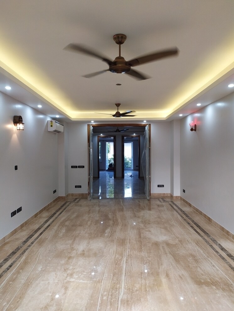 Living Room, chittaranjan park 3 Bedroom 2400 Sq.Ft. Builder Floor In Chittaranjan Park Delhi 9318833