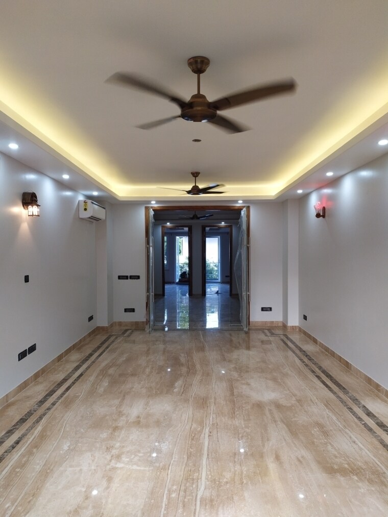 Living Room, chittaranjan park 3 Bedroom 2400 Sq.Ft. Builder Floor In Chittaranjan Park Delhi 9318833