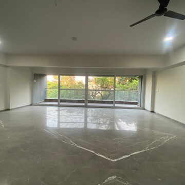 Room in 5 BHK Apartment at Aundh – for Rent