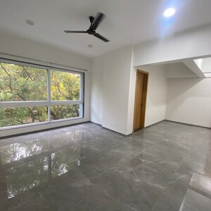 Room in 5 BHK Apartment at Aundh – for Rent