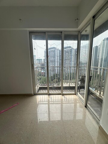 Room in 3 BHK Apartment at The Wadhwa Platina, Kolshet Road – for Rent