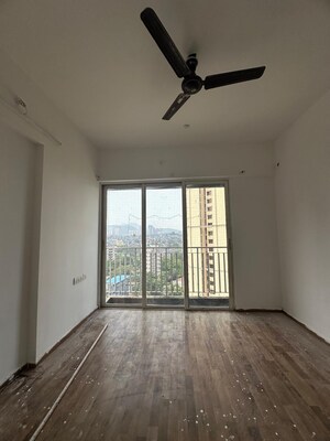 Room in 3 BHK Apartment at The Wadhwa Platina, Kolshet Road – for Rent