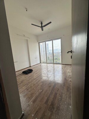Room in 3 BHK Apartment at The Wadhwa Platina, Kolshet Road – for Rent