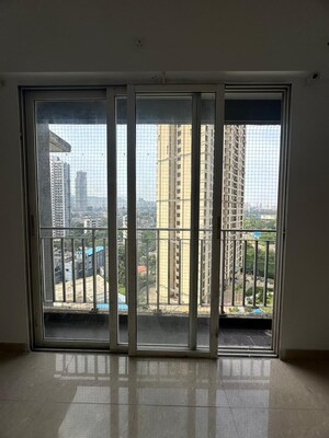 Room in 3 BHK Apartment at The Wadhwa Platina, Kolshet Road – for Rent