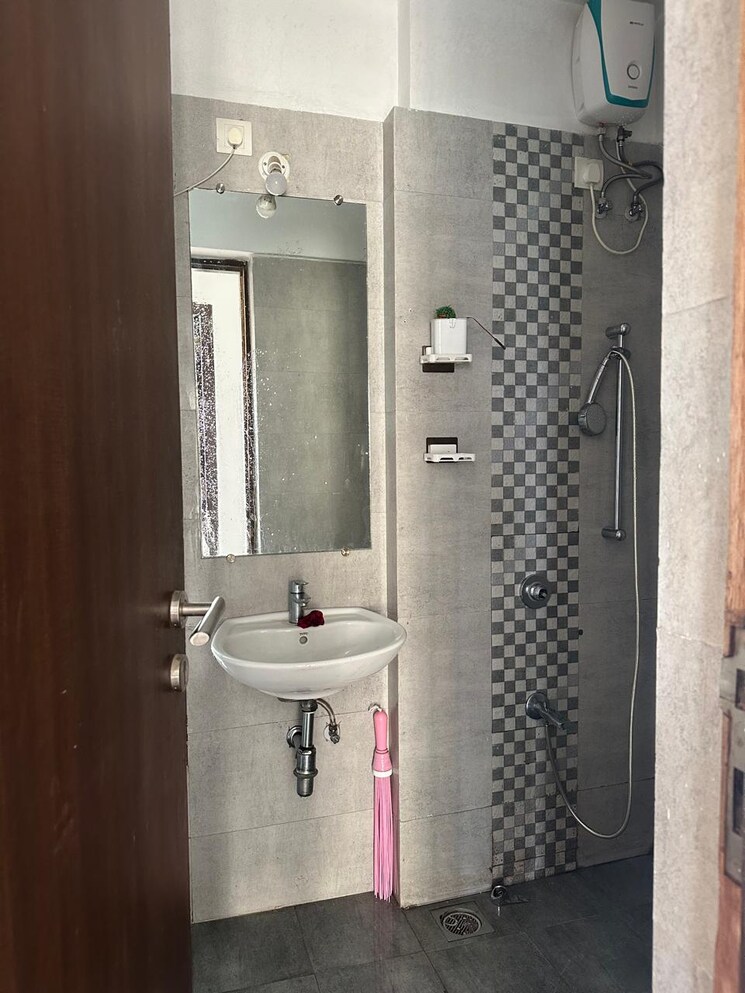 Bathroom, the-wadhwa-platina 3 Bedroom 939 Sq.Ft. Apartment In Kolshet Road Thane 9318952