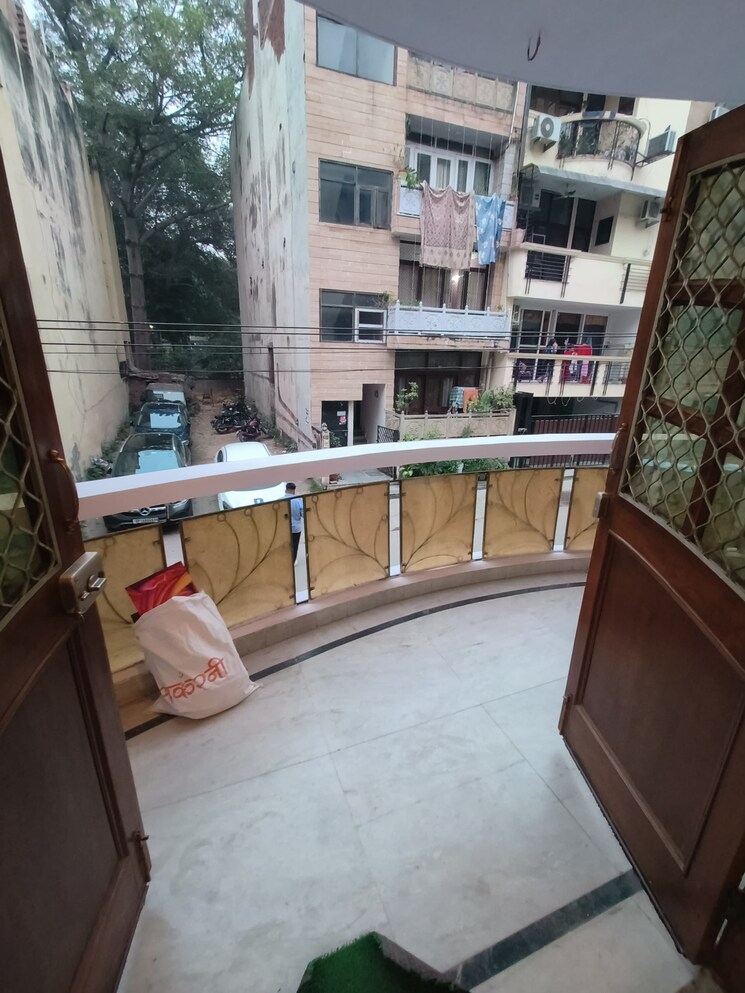 Balcony, east of kailash 2 Bedroom 1300 Sq.Ft. Builder Floor In East Of Kailash Delhi 9318980