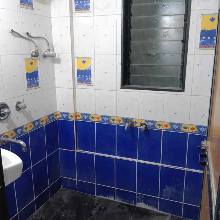 Bathroom, unnat-nagar-43-44 2.5 Bedroom 1200 Sq.Ft. Villa In Goregaon West Mumbai 9319019