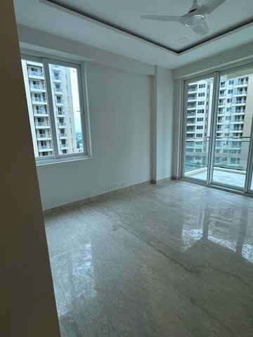 Room in 3.5 BHK Apartment at Ambience Creacions, Sector 22 – for Rent