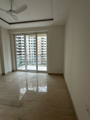 Room in 3.5 BHK Apartment at Ambience Creacions, Sector 22 – for Rent