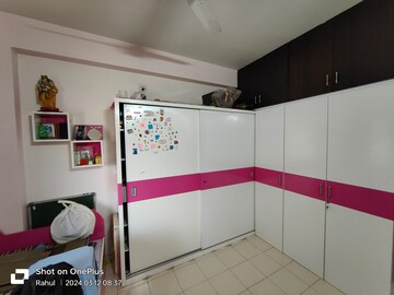 Room in 3 BHK Apartment at Prahlad Nagar – for Rent