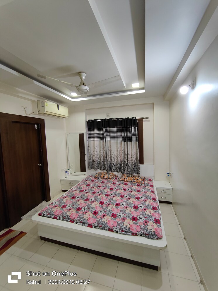 Master Bedroom, prahlad nagar 3 Bedroom 1800 Sq.Ft. Apartment In Prahlad Nagar Ahmedabad 9319034