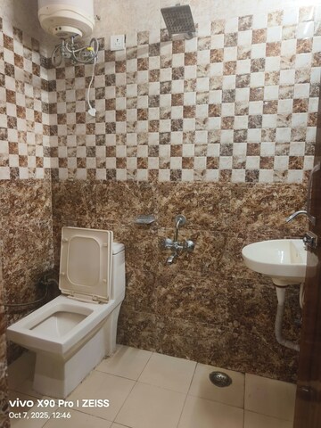 Bathroom in 1 RK Builder Floor at East Of Kailash – for Rent