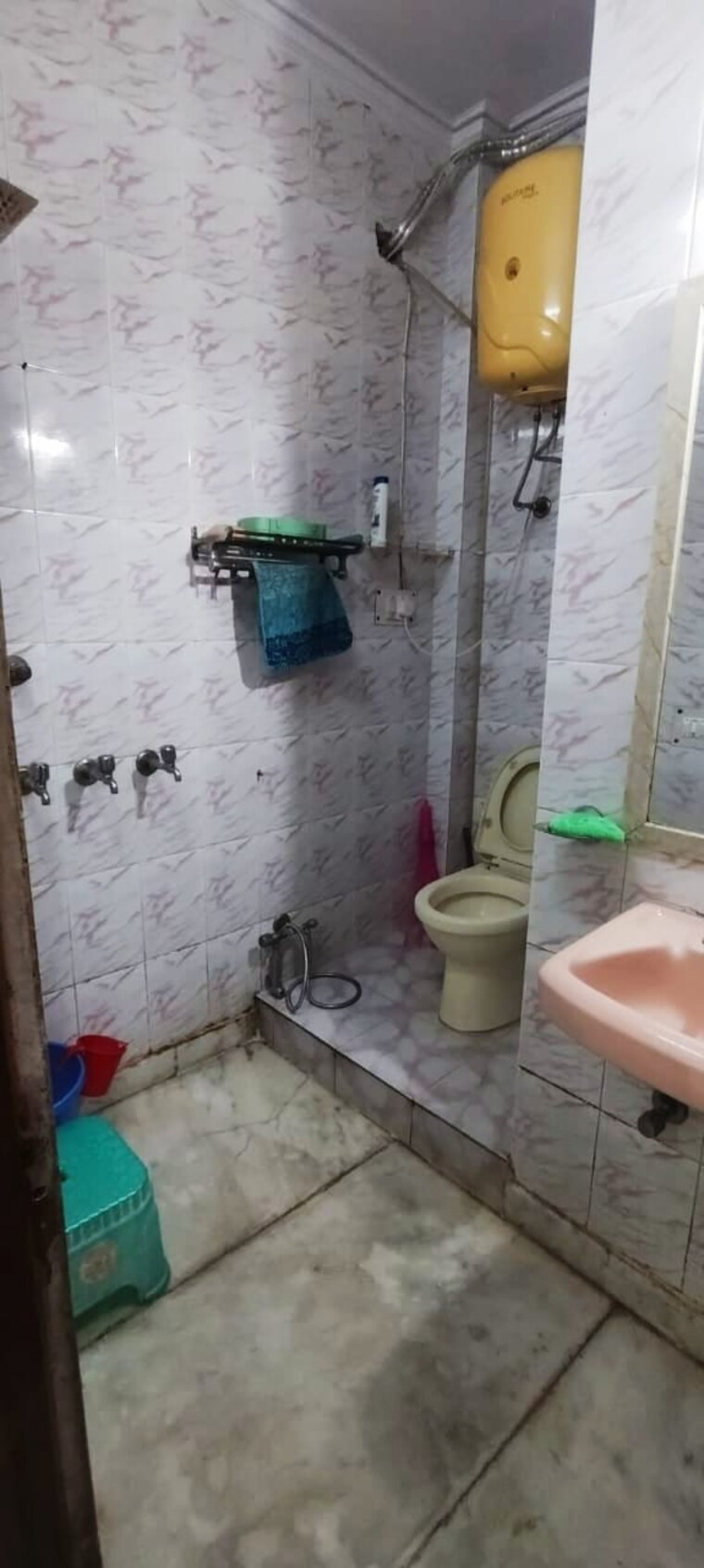Bathroom, lajpat nagar 2 Bedroom 900 Sq.Ft. Builder Floor In Lajpat Nagar Delhi 9319116