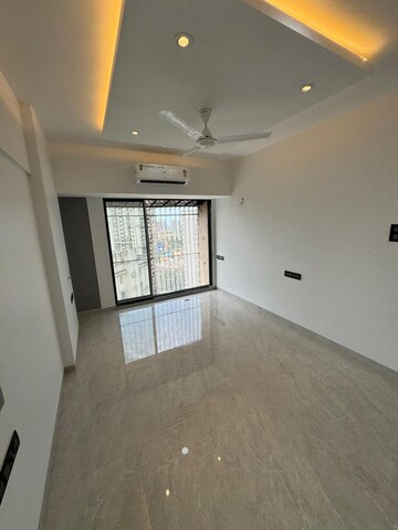 Room in 1 BHK Apartment at Silver Arch Eden woods, Andheri West – for Rent