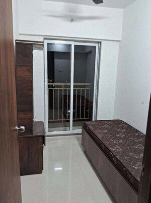 Room in 2 BHK Apartment at Metropolis Aquaris Phase 2, Kasarvadavali – for Rent