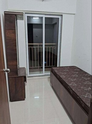 Room in 2 BHK Apartment at Metropolis Aquaris Phase 2, Kasarvadavali – for Rent