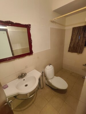 Master Bedroom in 2.5 BHK Villa at Defence Colony – for Rent