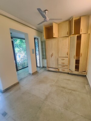 Room in 2.5 BHK Villa at Defence Colony – for Rent