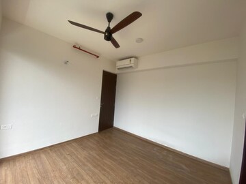 Room in 1 BHK Apartment at Embassy One Thane, Panch Pakhadi – for Rent