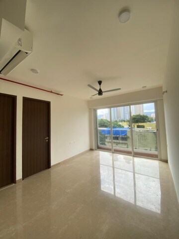 Room in 1 BHK Apartment at Embassy One Thane, Panch Pakhadi – for Rent