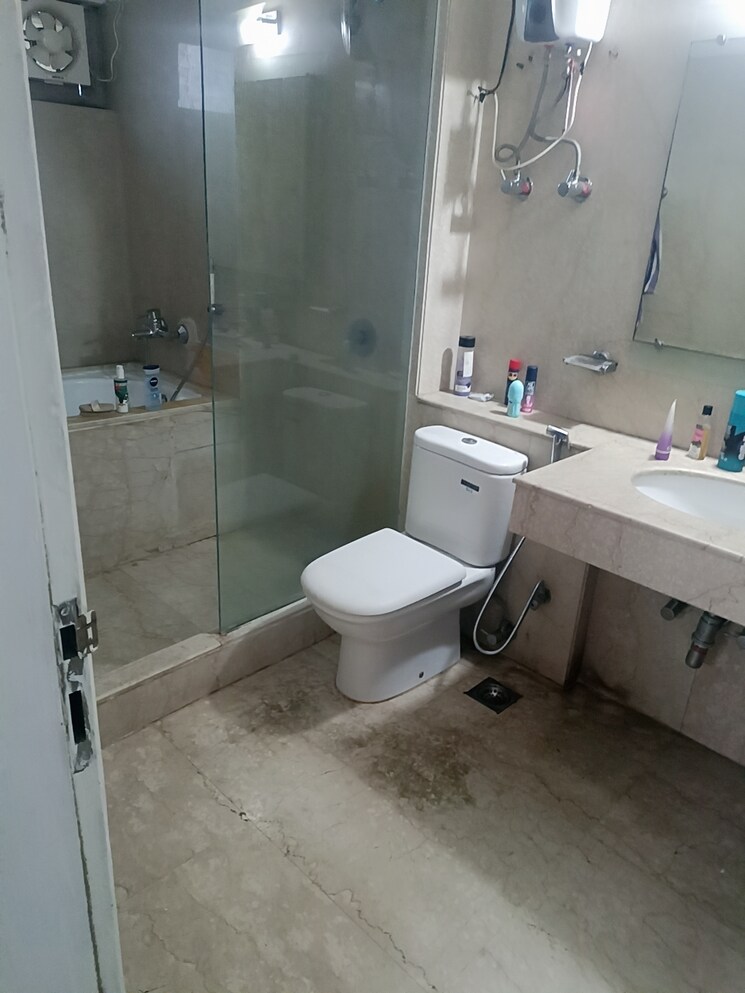 Bathroom, unitech-the-residences-sector-33 2 Bedroom 1125 Sq.Ft. Apartment In Sector 33 Gurgaon 9319172