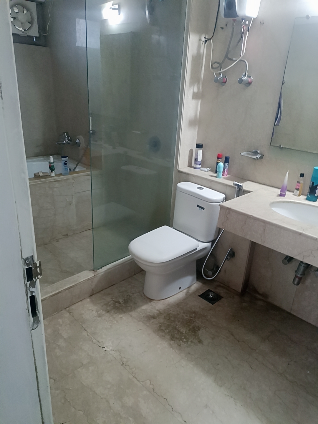 1 Rk  225 Sq.Ft. Apartment in Vatika City