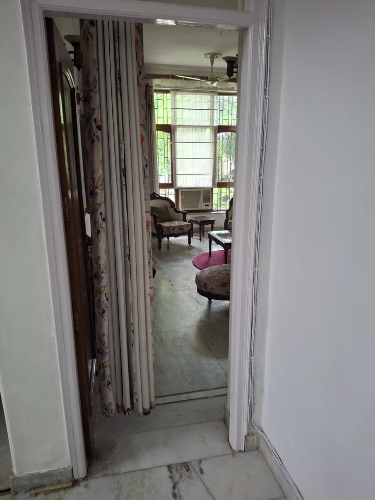 Gym, sector 56 4 Bedroom 300 Sq.Mt. Villa In Sector 56 Noida 9319175