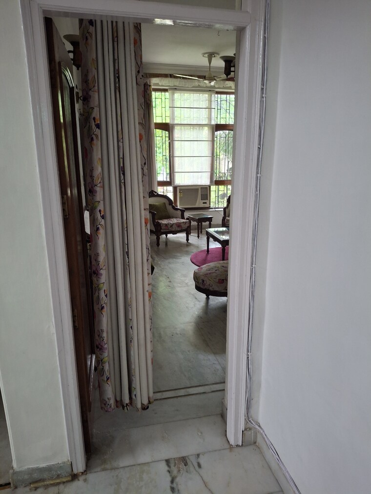 Gym, sector 56 4 Bedroom 300 Sq.Mt. Villa In Sector 56 Noida 9319175