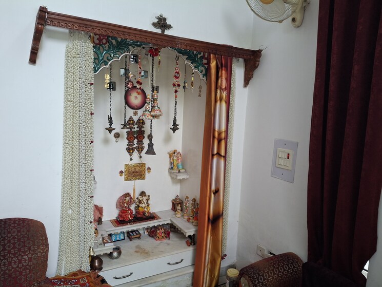 Living Room, sector 56 4 Bedroom 300 Sq.Mt. Villa In Sector 56 Noida 9319175