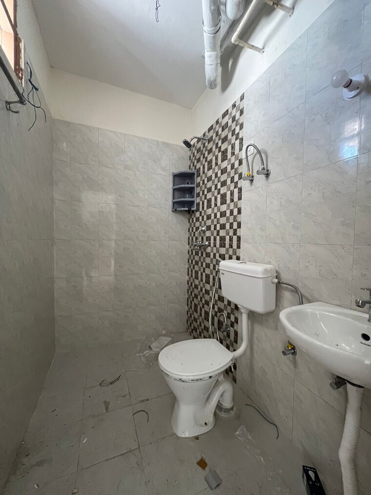 Bathroom, pareena-om-apartments 2 Bedroom 664 Sq.Ft. Apartment In Sector 112 Gurgaon 9319224