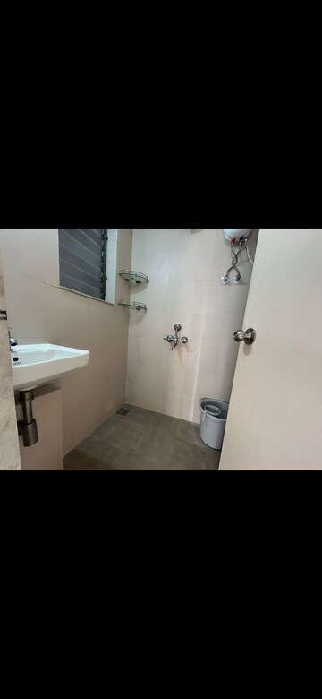 Room in 1 BHK Apartment at Lodha Vista, Lower Parel – for Rent