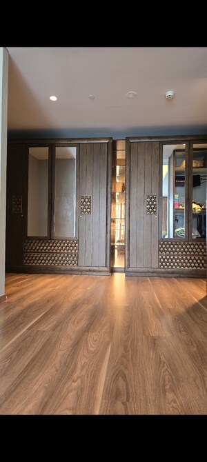 Room in 5 BHK Apartment at Panchshil Towers, Kharadi – for Sale