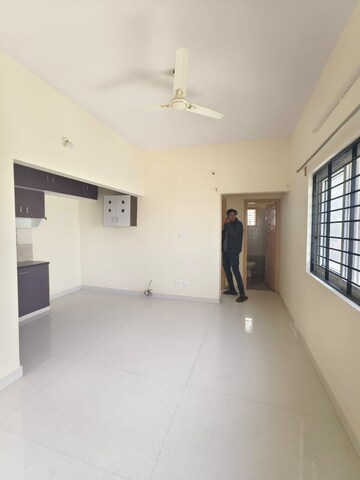Room in 1 BHK Builder Floor at Hsr Layout – for Rent
