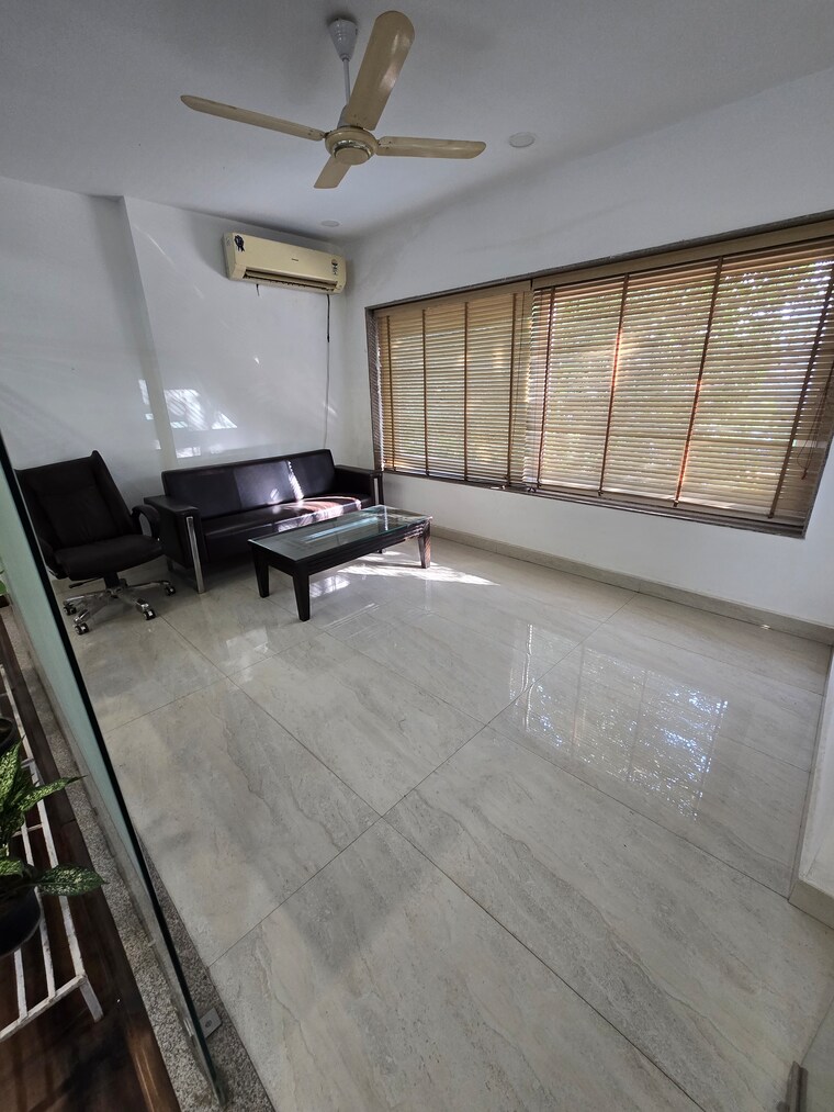 Room, sector 57 3.5 Bedroom 1500 Sq.Ft. Builder Floor In Sector 57 Gurgaon 9319366