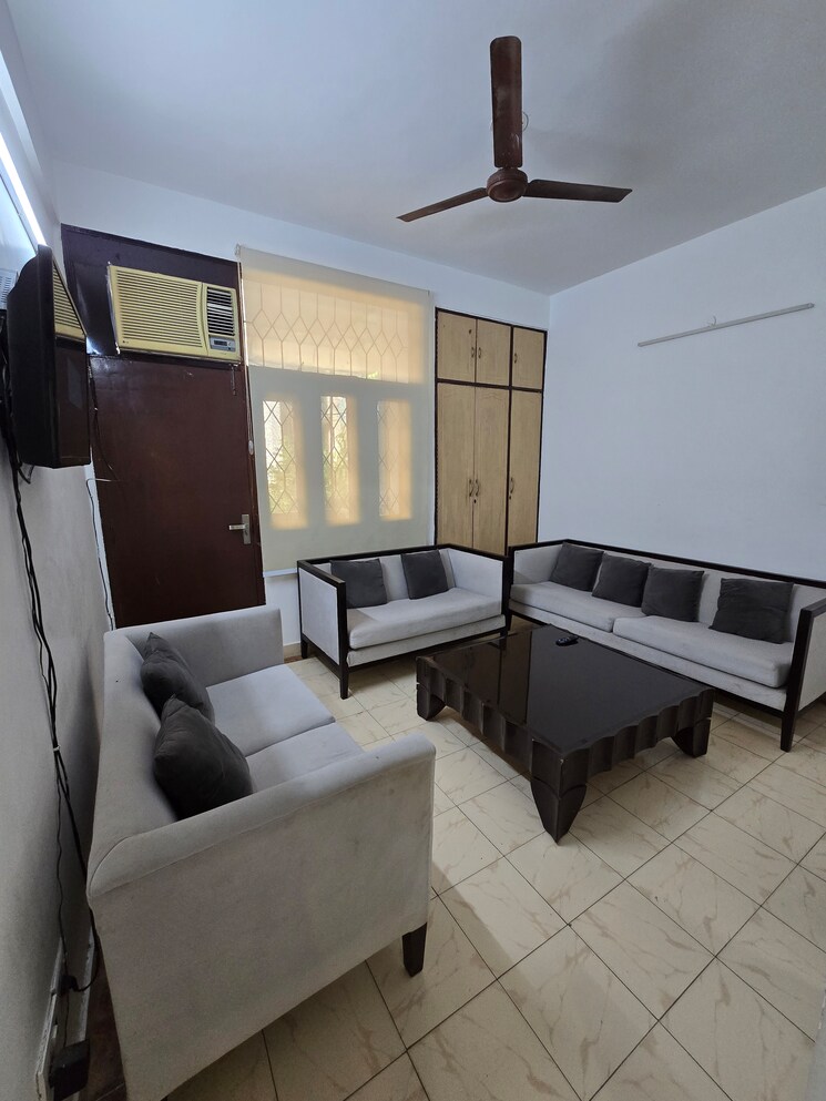 Living Room, sector 57 3.5 Bedroom 1500 Sq.Ft. Builder Floor In Sector 57 Gurgaon 9319366