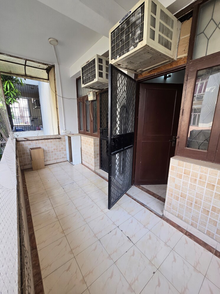 Balcony, sector 57 3.5 Bedroom 1500 Sq.Ft. Builder Floor In Sector 57 Gurgaon 9319366