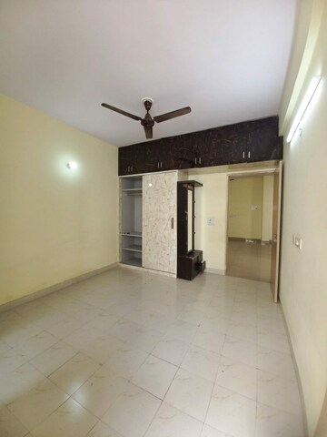 Room in 2 BHK Apartment at Ninex RMG Residency, Sector 37c – for Rent