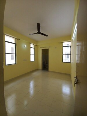 Room in 2 BHK Apartment at Ninex RMG Residency, Sector 37c – for Rent