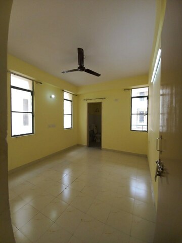 Room in 2 BHK Apartment at Ninex RMG Residency, Sector 37c – for Rent