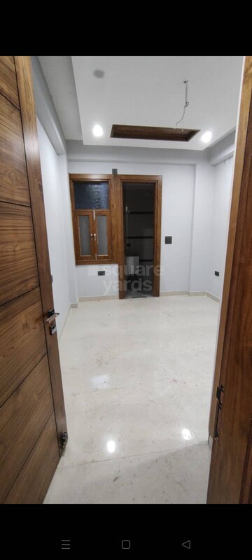 Room in 3 BHK Builder Floor at Indrapuram – for Sale