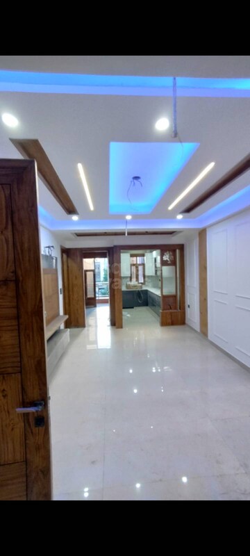 Building Lobby in 3 BHK Builder Floor at Indrapuram – for Sale