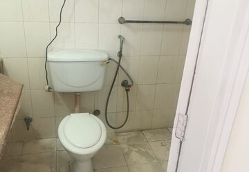 Master Bedroom in 2 BHK Builder Floor at Ansal Valley View Estate, Gwal Pahari – for Rent