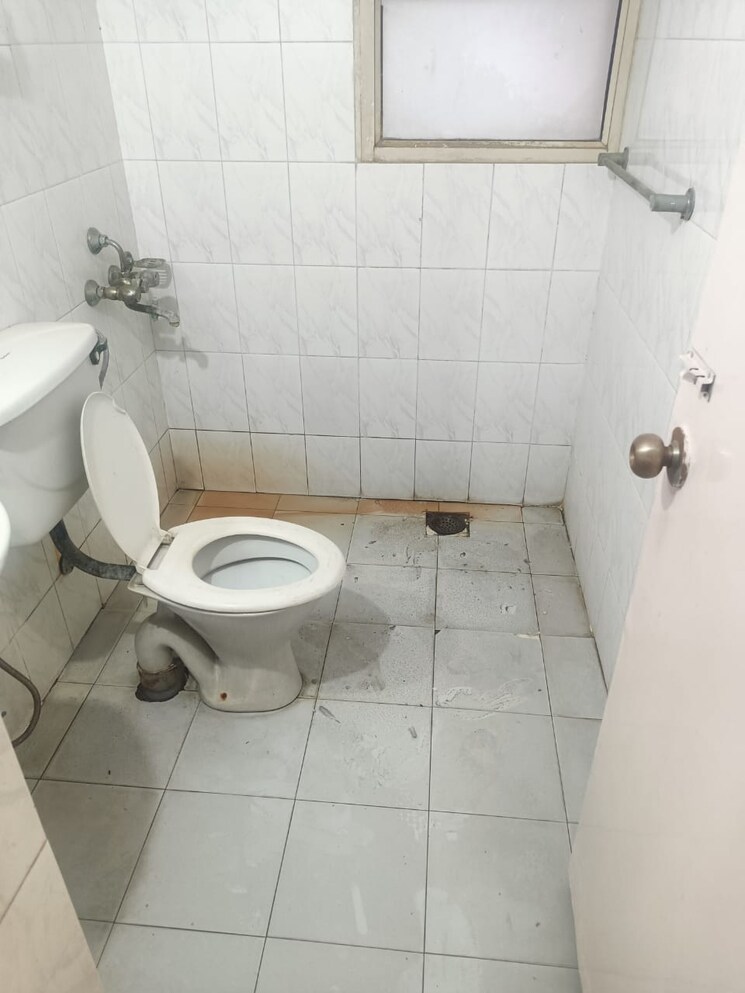 Bathroom, ansal-valley-view-estate 2 Bedroom 900 Sq.Ft. Builder Floor In Gwal Pahari Gurgaon 9319441