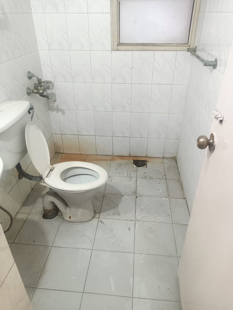 Bathroom, ansal-valley-view-estate 2 Bedroom 900 Sq.Ft. Builder Floor In Gwal Pahari Gurgaon 9319441