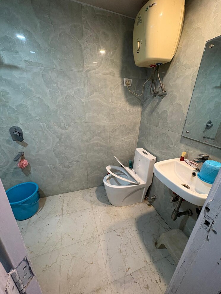 Master Bedroom, ansal-valley-view-estate 2 Bedroom 930 Sq.Ft. Apartment In Gwal Pahari Gurgaon 9319458