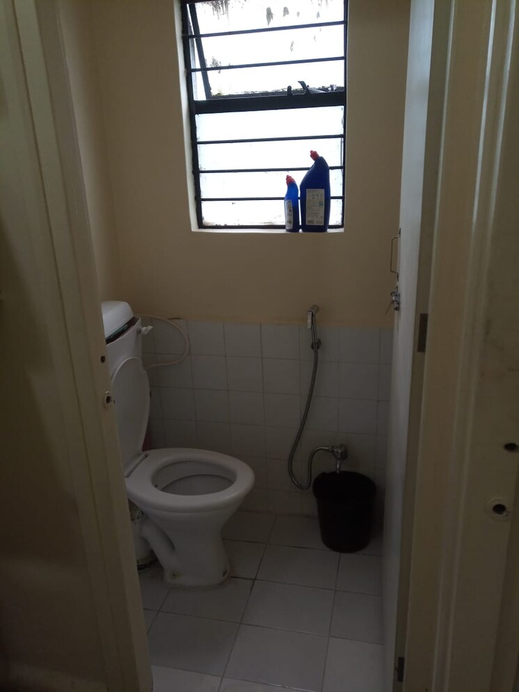 Bathroom, siddharth-apartment-bhusari-colony 1 Bedroom 516 Sq.Ft. Apartment In Kothrud Pune 9319443