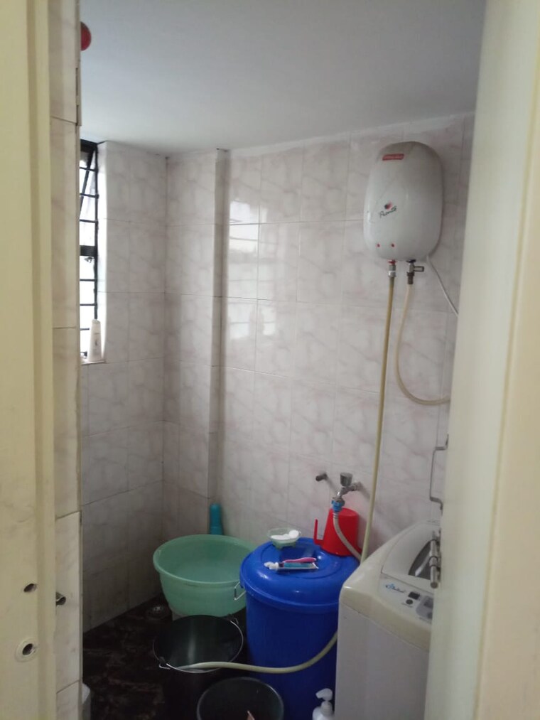 Bathroom, siddharth-apartment-bhusari-colony 1 Bedroom 516 Sq.Ft. Apartment In Kothrud Pune 9319443