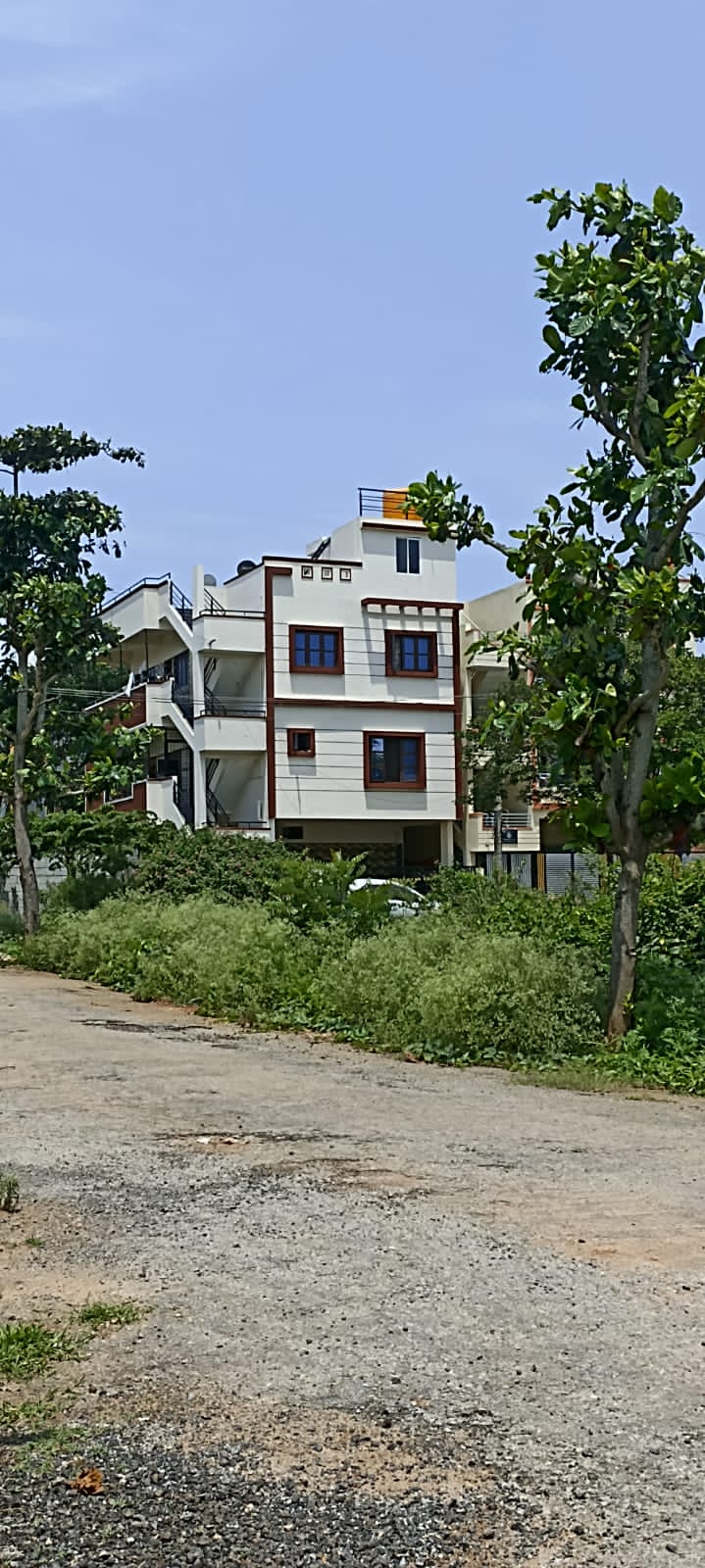 Plot For Sale in Sai Prashanthi Enclave