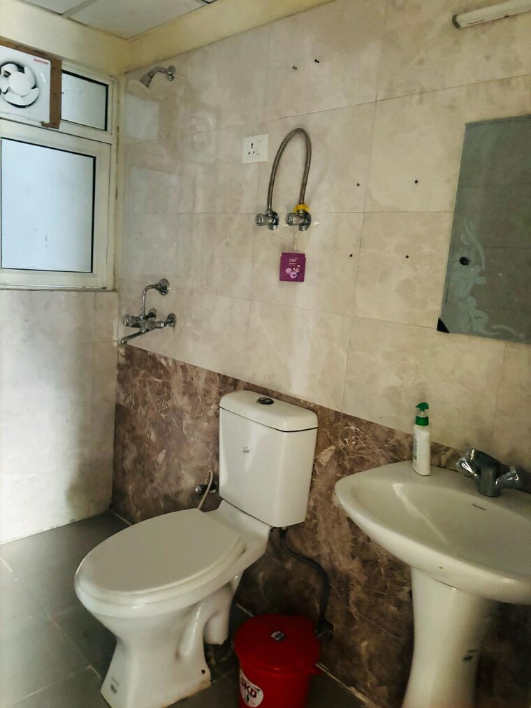 Bathroom, gardenia-gateway 3 Bedroom 1700 Sq.Ft. Apartment In Sector 75 Noida 9319488