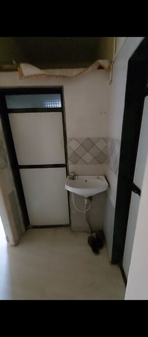 Bathroom in 1 BHK Apartment at Dombivli East – for Rent